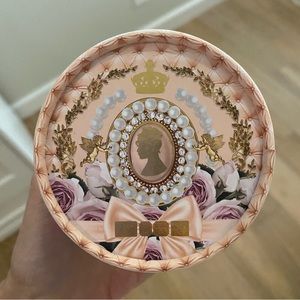 pat mcgrath bridgerton shimmer body powder